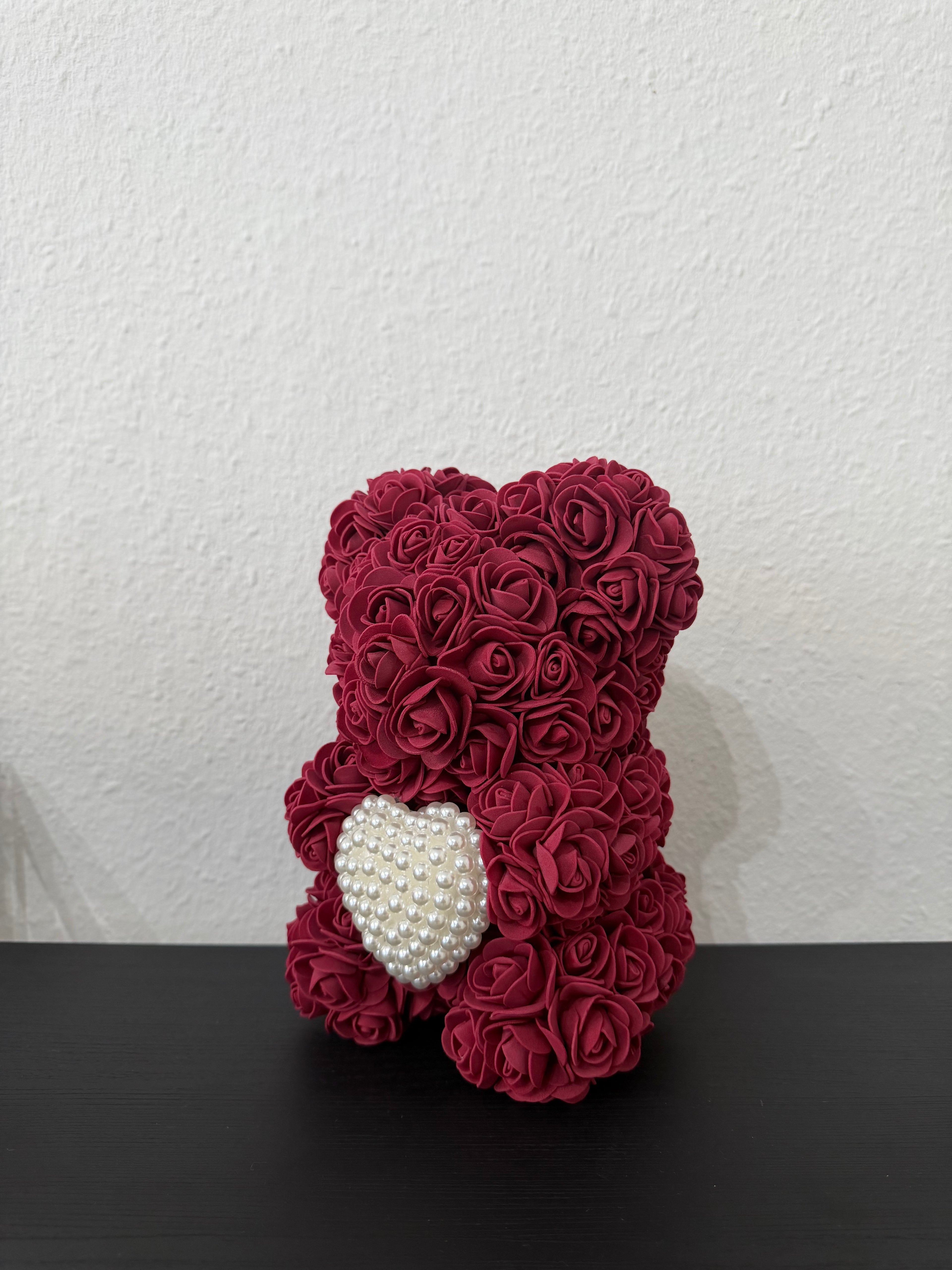 Rosenbär mit Herz – Kunstrosen-Dekobär