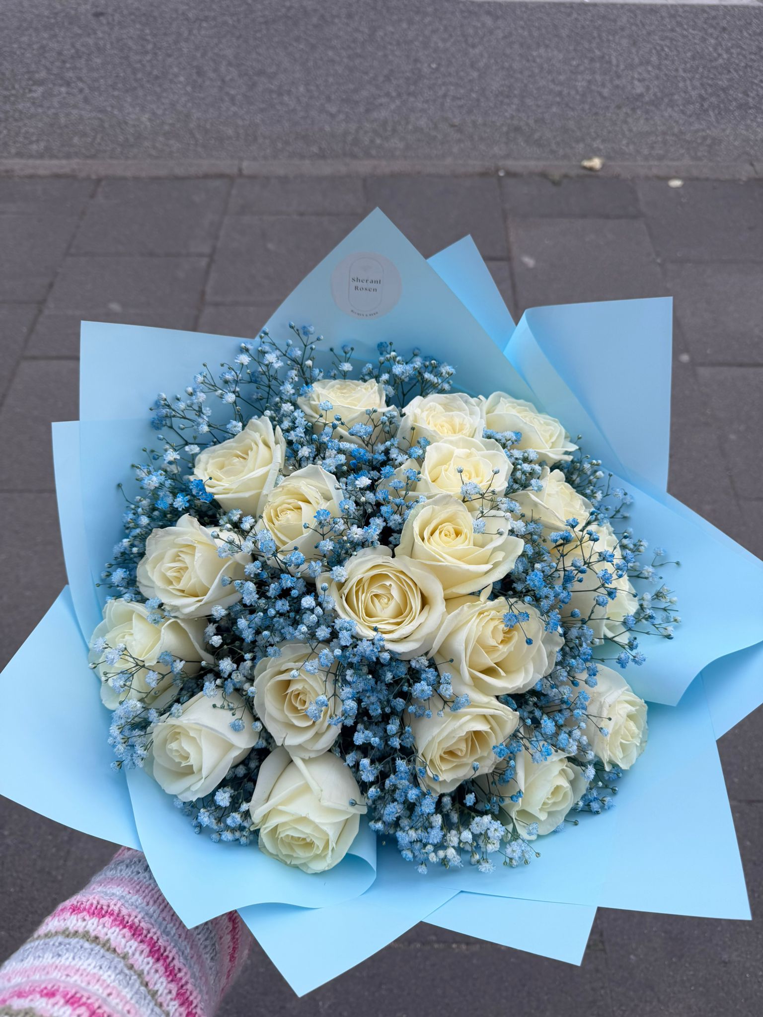 20 weiße Rosen mit Schleier