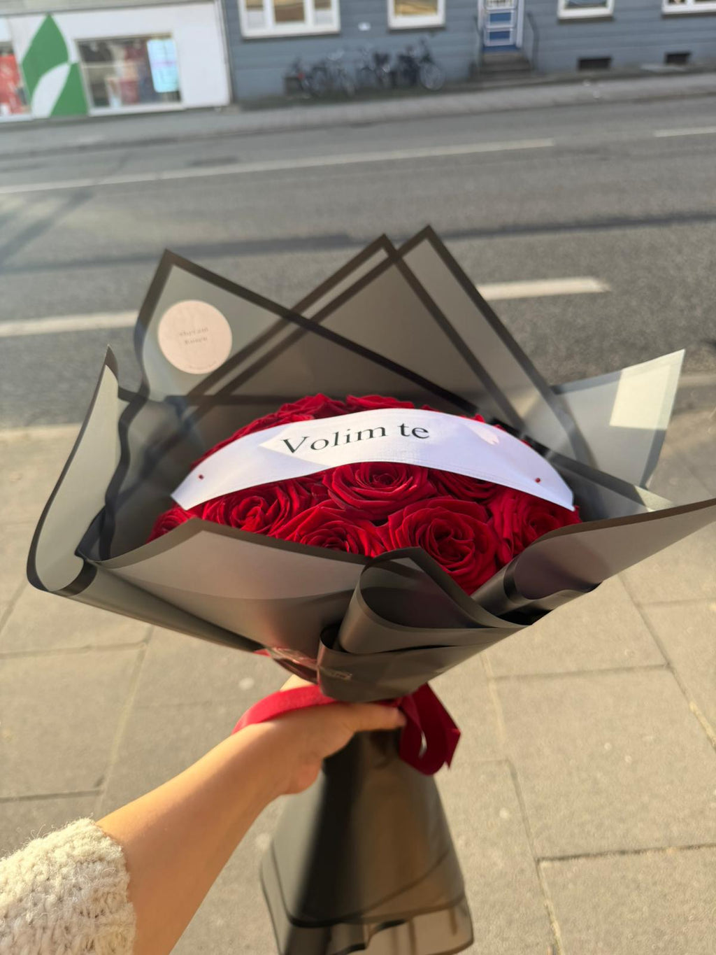 30 rote Naomi-Rosen