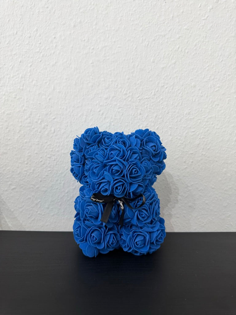 Rosenbär mit Schleife – Kunstrosen-Dekobär